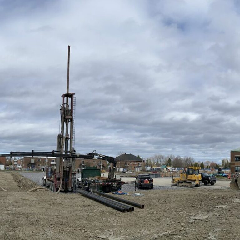 Projet École secondaire Chambly, 65 puits de géothermie conventionnel de 500’.