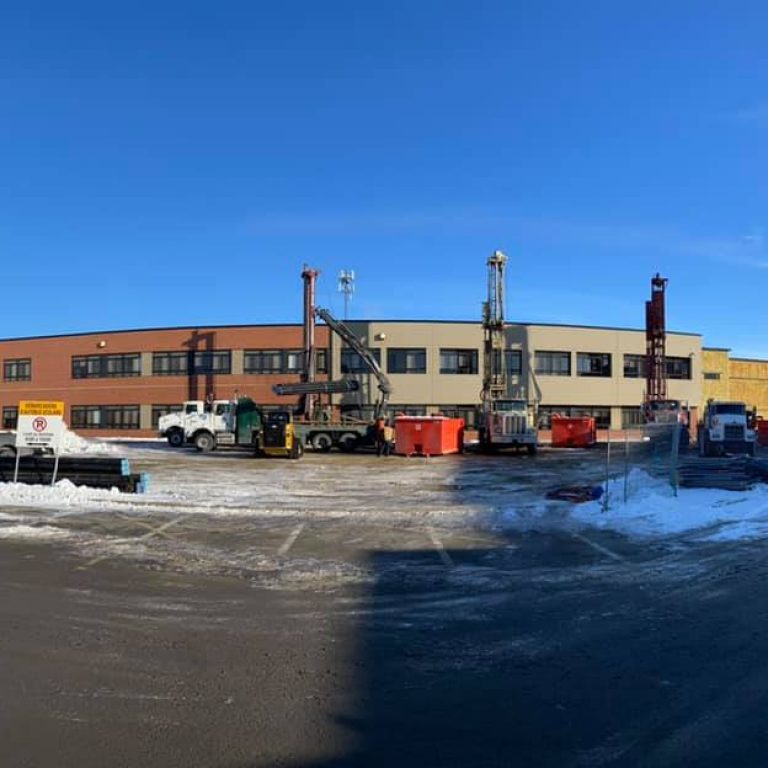 École secondaire Félix-Leclerc à Repentigny, 6000’ (12x500’) de forage géothermique avec 2000’ de tubage d’acier.